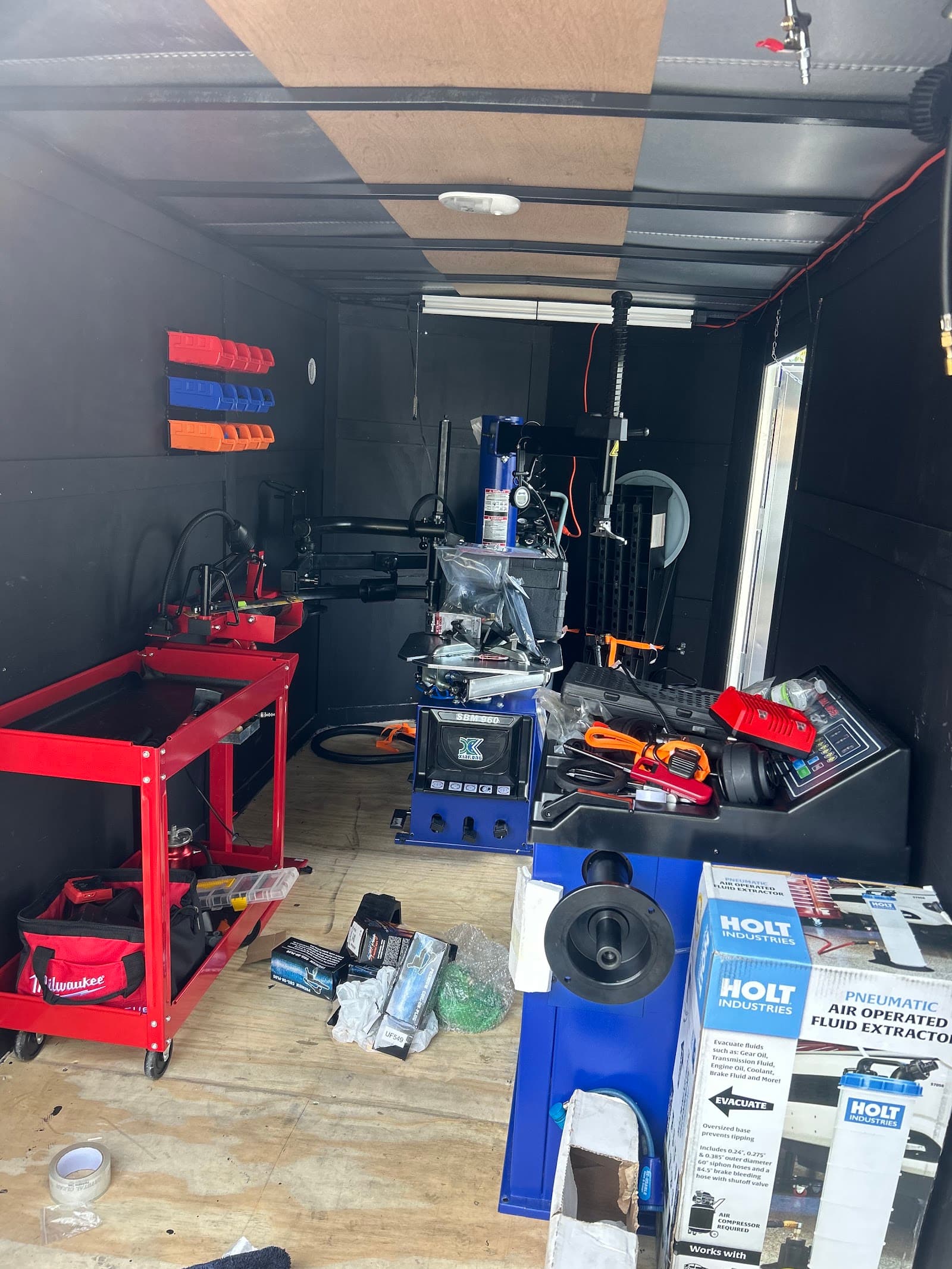 Mobile Mechanic R&R arriving for a service call